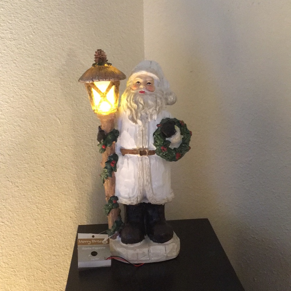 Light 💡 Up Santa Figurine 🎅